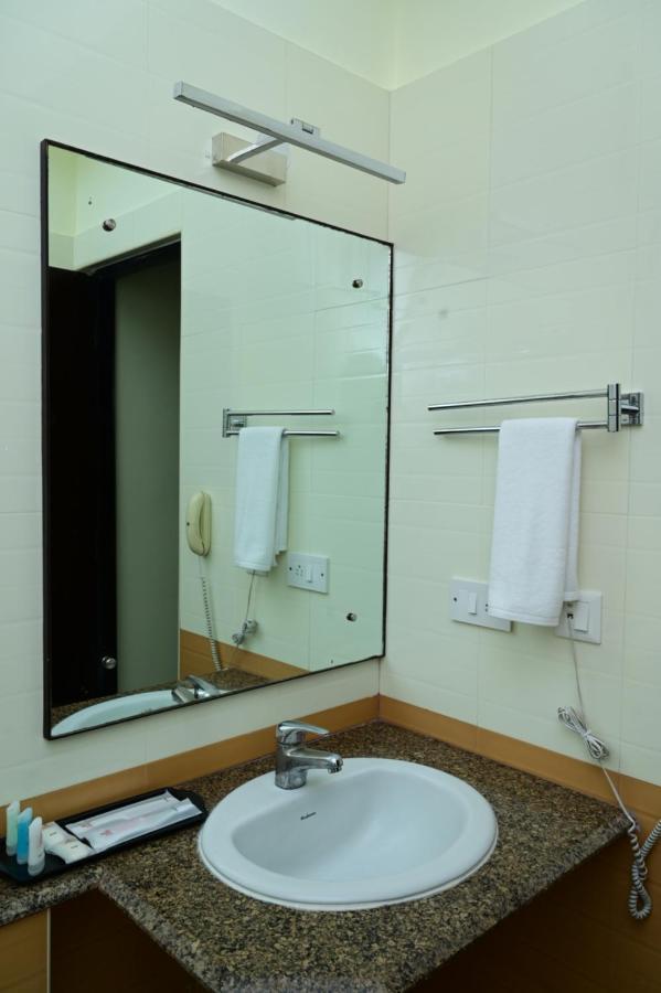 Sterling Keys By Tgi Hotel Bangalore Exterior photo